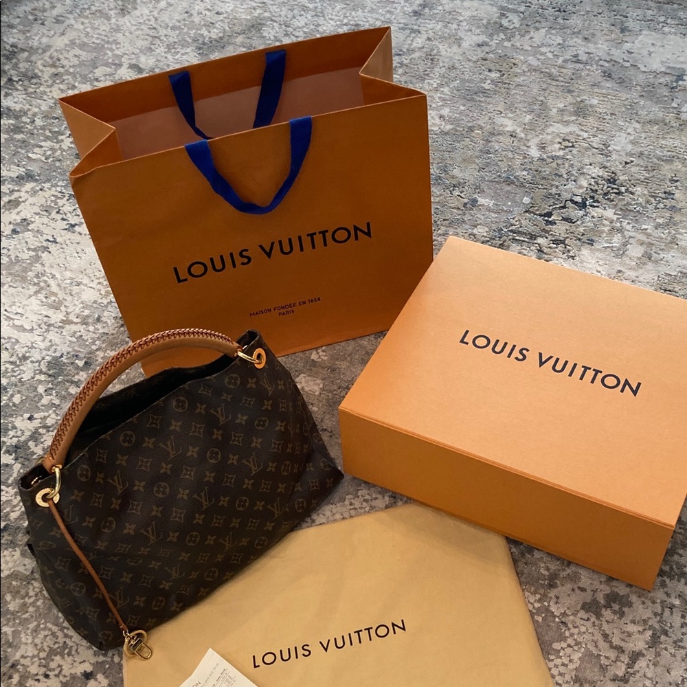 Louis Vuitton Monogram Artsy MM